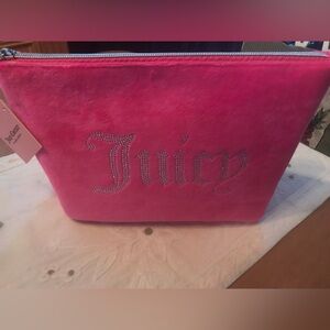JUICY COUTURE MAKE UP BAG HOT PINK VELVET 15X8X4.5 NWT